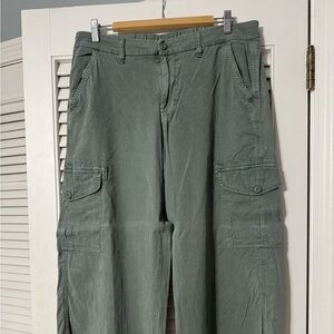 American Eagle Stretch Army Green Cargo Pants